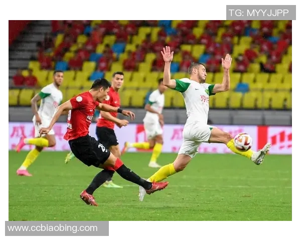 成都足球队在足球团队协作排行榜中荣登第九名展现出强大团队精神与默契配合 成都足球队在足球团队协作排行榜中荣登第九名展现出强大团队精神与默契配合